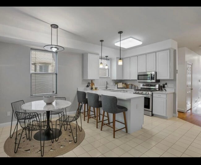 Building Photo - 1107 Highland St