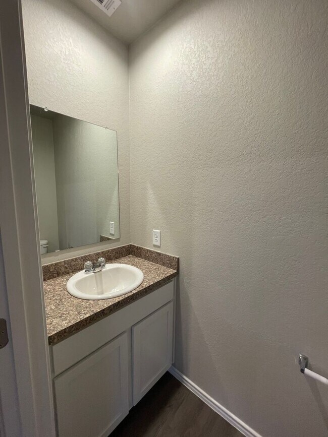 Building Photo - PRELEASING NOW!! Three Bedroom | Two Bathroom Home in Scott's Hollow