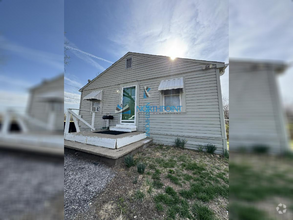 Building Photo - 6131 NE Vivion Rd