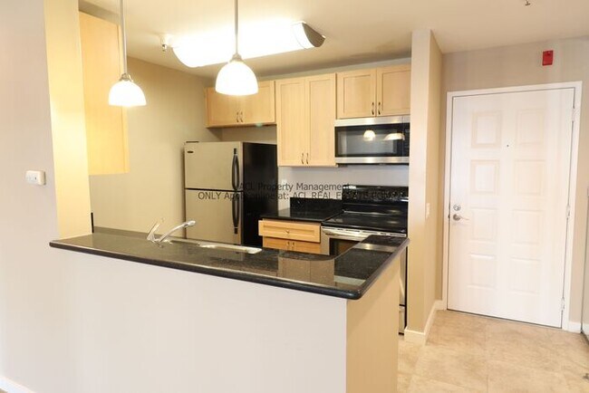 Building Photo - Perectly Located, **PET FRIENDLY** Spacious, 2bed/ 2bath, Emeryville Condo For Rent