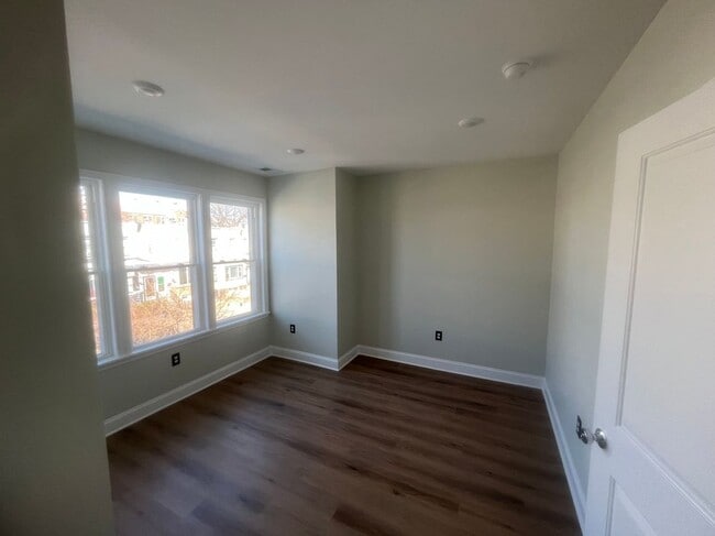 Building Photo - 6034 Walton Ave