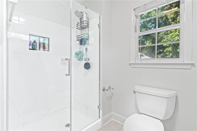 Building Photo - 3201 Lakeridge Dr SE