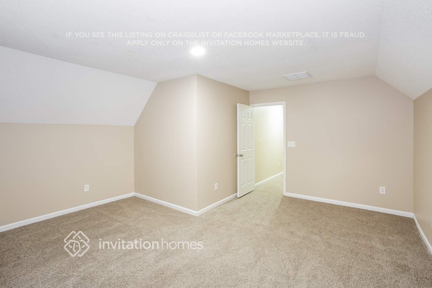 Building Photo - 8138 Chatham Oaks Dr