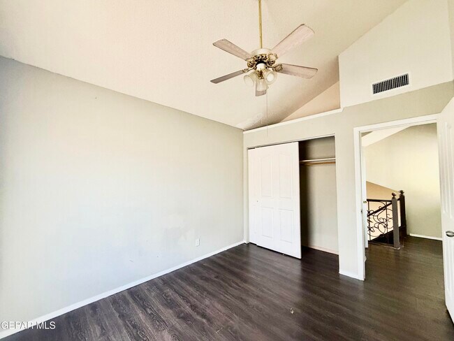 Building Photo - 9150 Bur Oak Cir