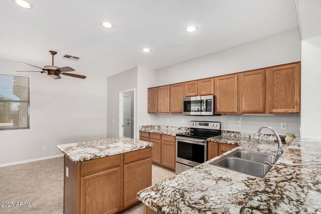 Building Photo - 14621 W Catalina Dr