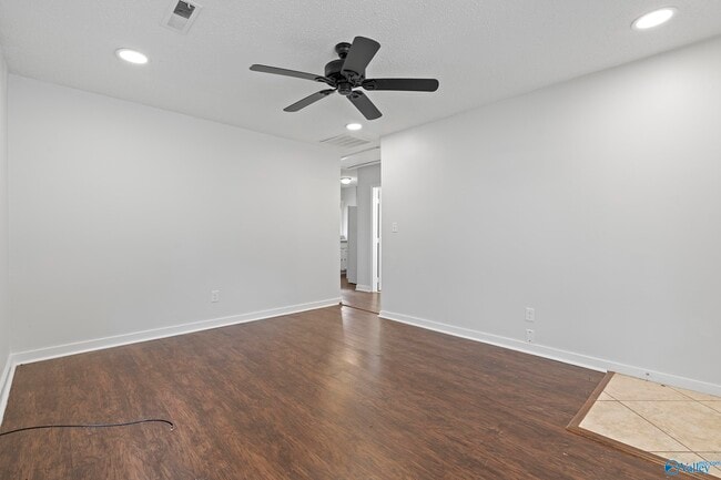 Building Photo - 1306 Oshaughnessy Ave NE