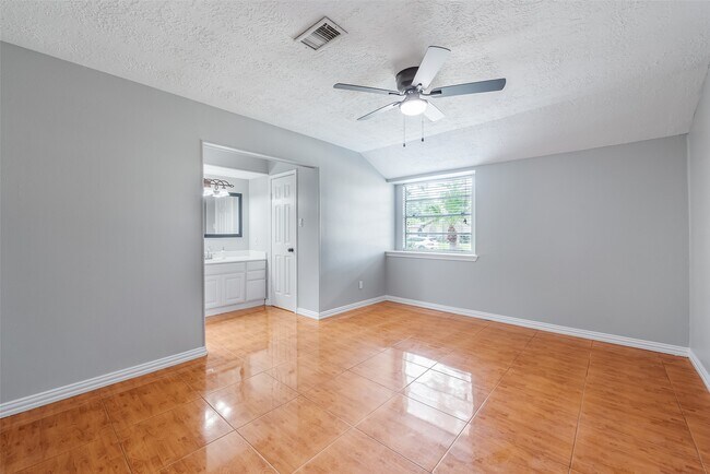 Building Photo - 239 Blackwater Ln