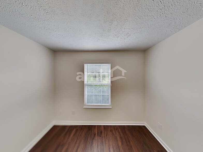 Building Photo - 1856 Portview Dr
