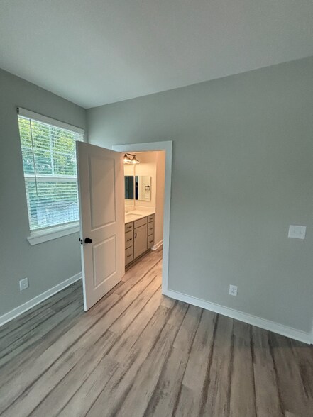 Building Photo - 439 Hobbs Ave