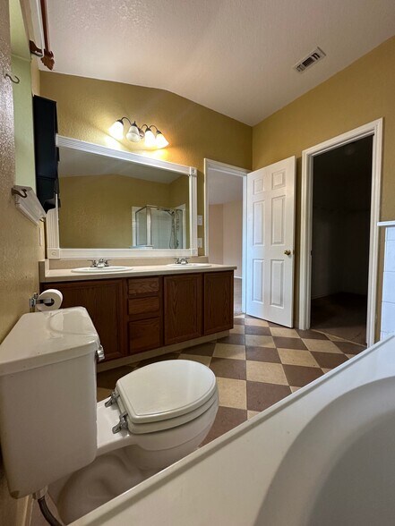 Building Photo - 9426 Santa Fe Ridge