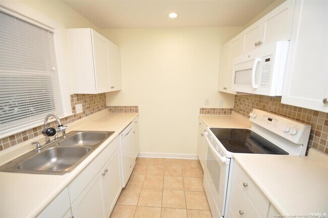 Building Photo - 100 Carmichael Ct