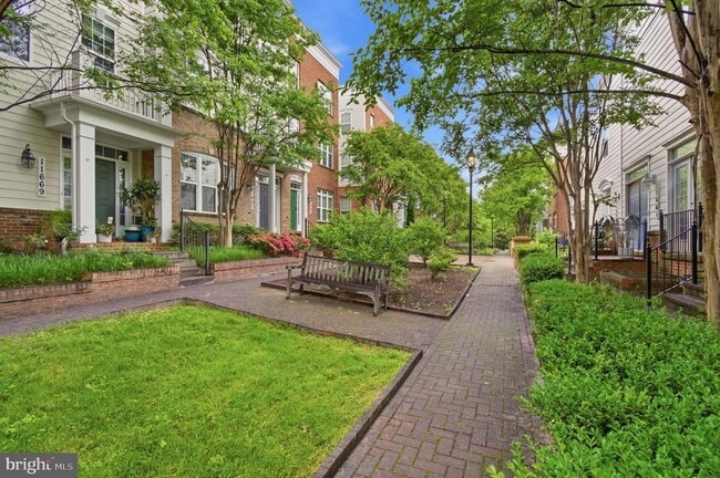 Building Photo - 11657 Leesborough Cir