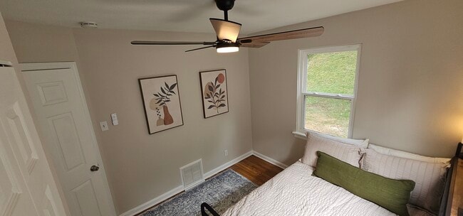 Building Photo - 2604 Tamm Ave