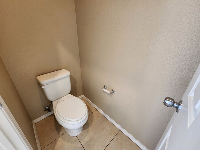 Building Photo - Charming 3 bedroom home with great curb ap...