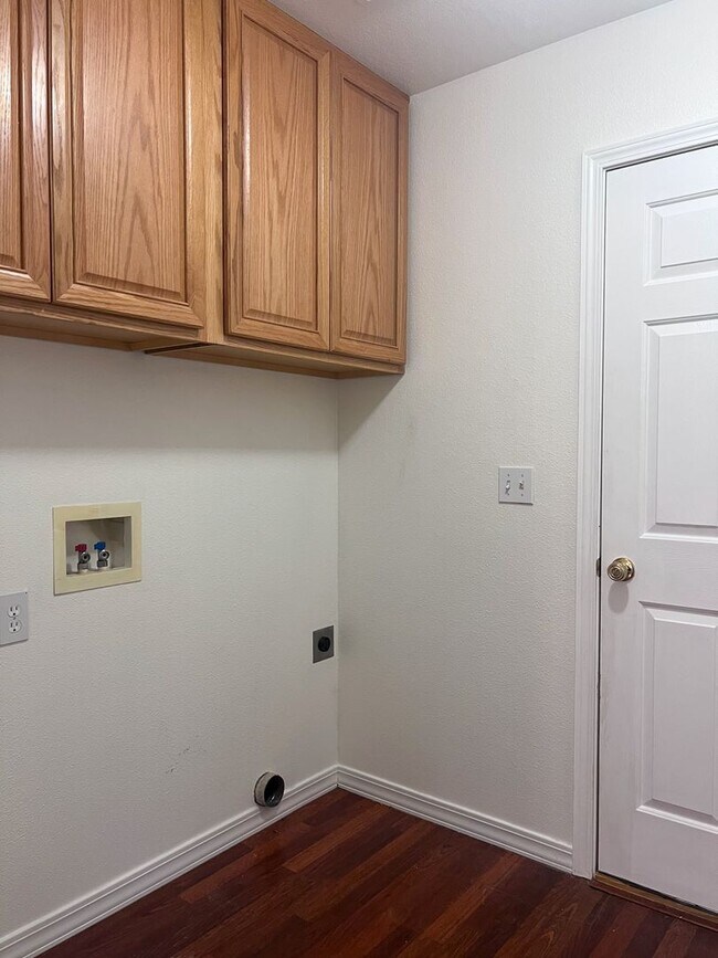 Building Photo - OWN798