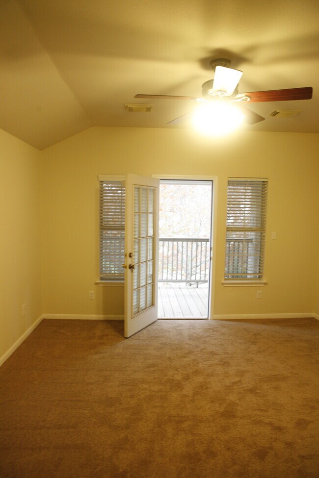 Building Photo - Fabulous 3/2.5   Home in Circle C - Great Views, Yard, Beautiful Home!