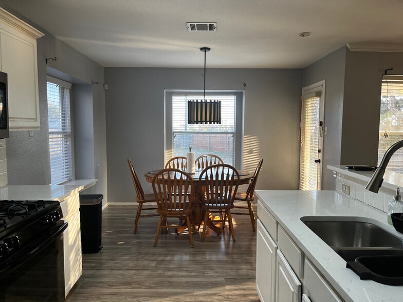 Building Photo - 1005 Betty Baker Cove