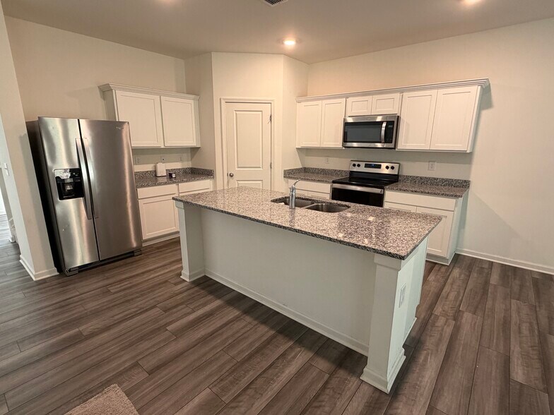 Kitchen - 628 Knightsbridge Ln