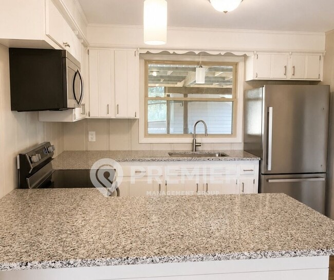 Building Photo - 302 Malvin St