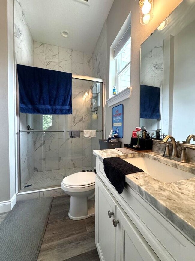 Building Photo - 4 Bedroom in Tomoka View