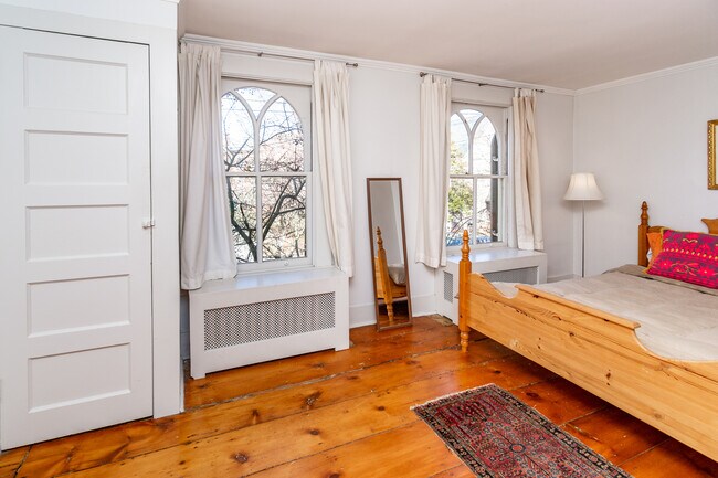 Building Photo - 45 York St