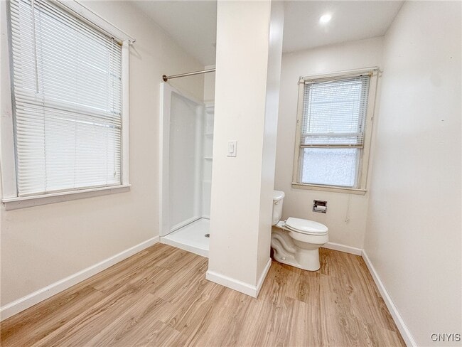 Building Photo - 10 Beach Ave