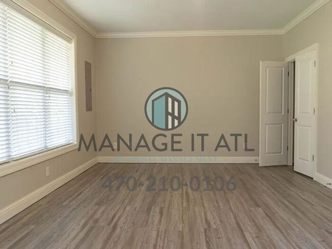 Building Photo - Modern 3 Bedroom Townhome in Peachtree Cor...