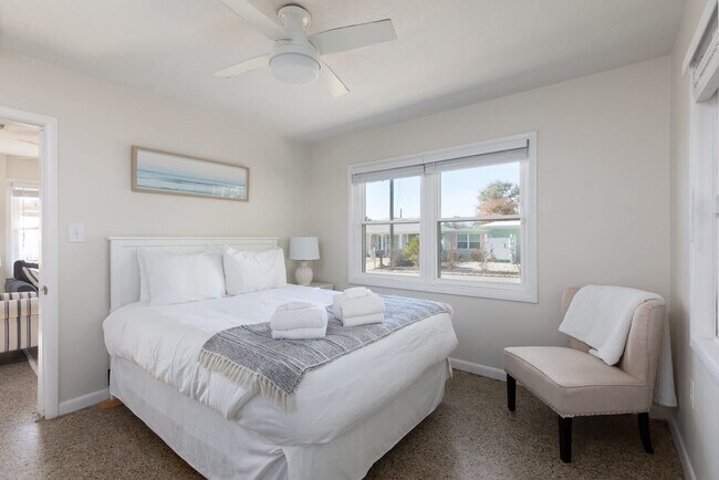 Building Photo - 217 Carol Pl