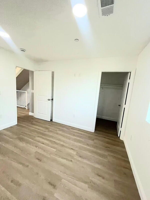 Building Photo - 1731 E 68th St