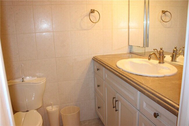 Building Photo - 750 N Ocean Blvd