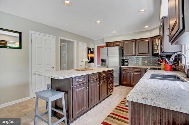 Building Photo - 3 Bedroom Home