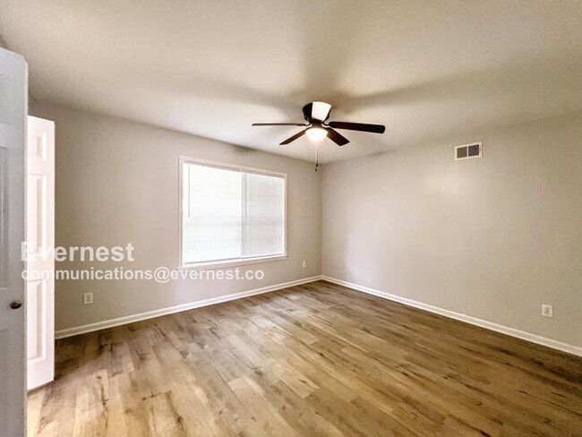 Building Photo - 5697 Tulip Tree Dr