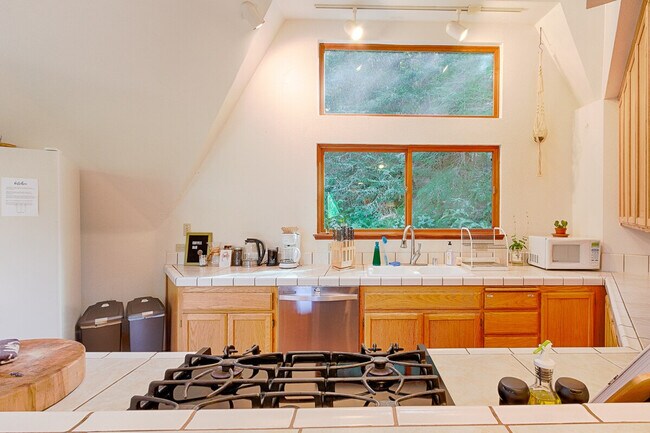 Building Photo - 1785 Austin Creek Rd