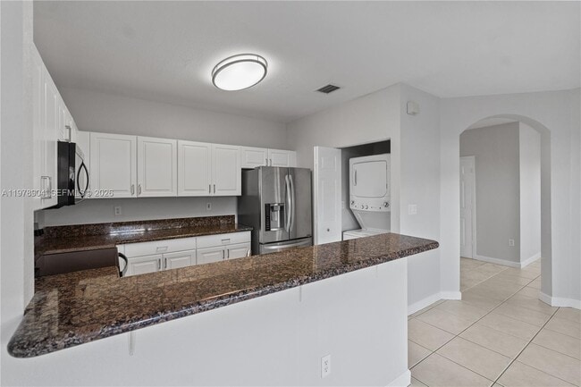 Building Photo - 1655 NE 33rd Rd