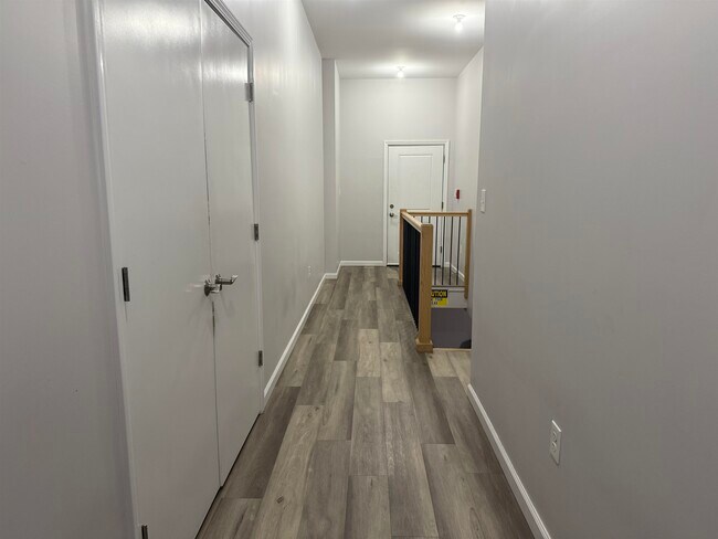 Building Photo - 512 Monastery Pl