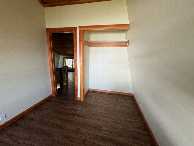 Building Photo - Beautiful Ocean Front Home in Seal Rock!