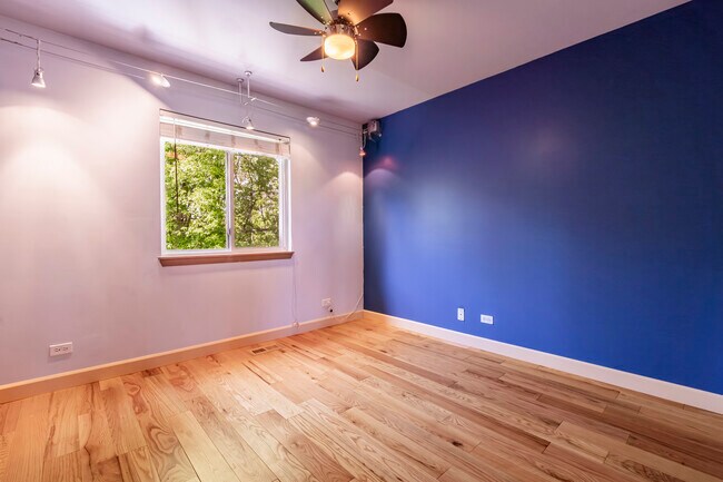 Building Photo - 2284 Woodside Dr