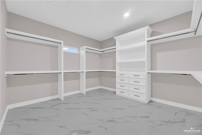 Building Photo - 16 E St