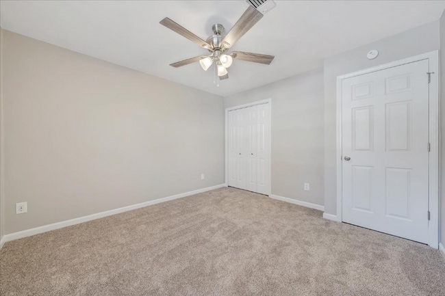Building Photo - 518 Hillview Dr