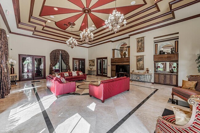 Building Photo - 10513 Versailles Blvd