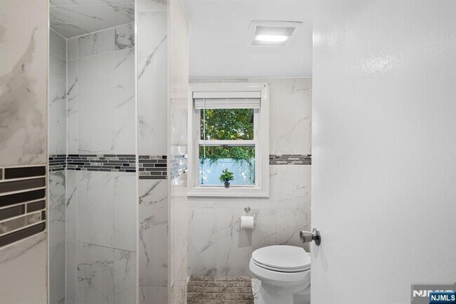 Building Photo - 401-403 Essex Street Unit A