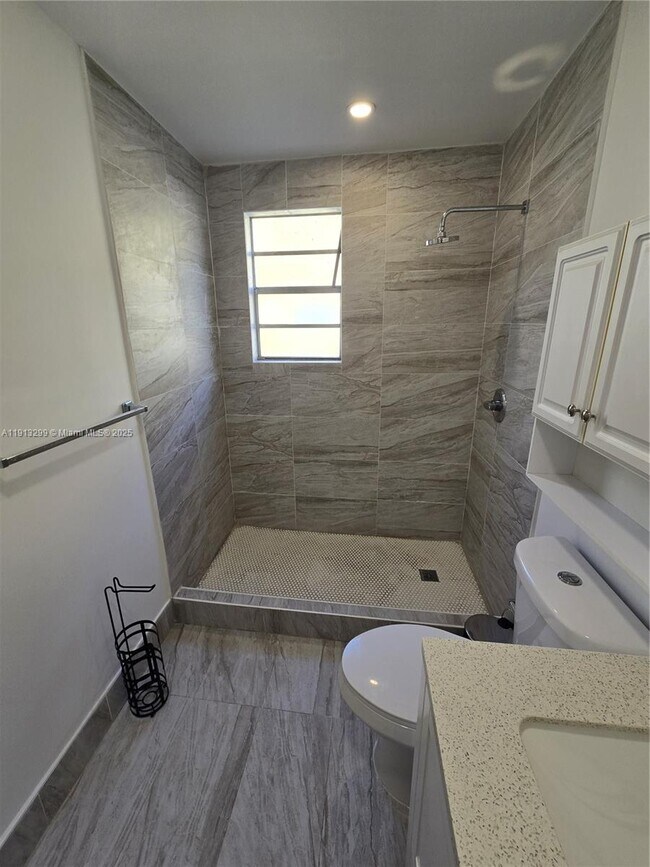 Building Photo - 1629 SW 6th St