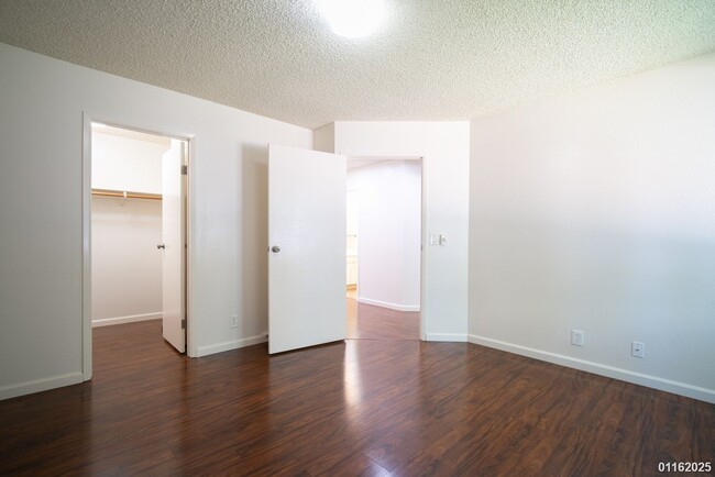 Building Photo - MOVE IN READY 2BR/1BA/2PKG IN MILILANI MAU...