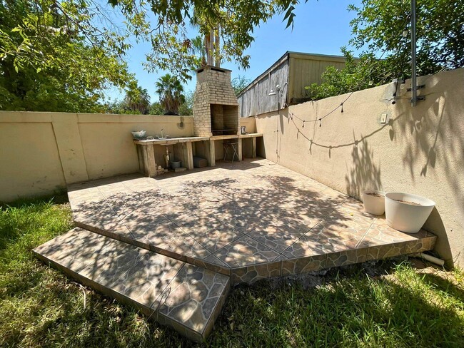 Building Photo - 306 Potranca Ct