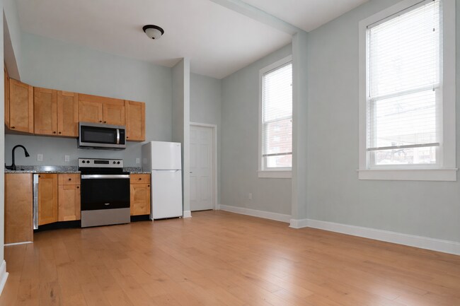 Building Photo - 523 Park Ave