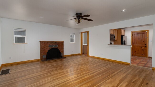 Building Photo - 524 A Juniper
