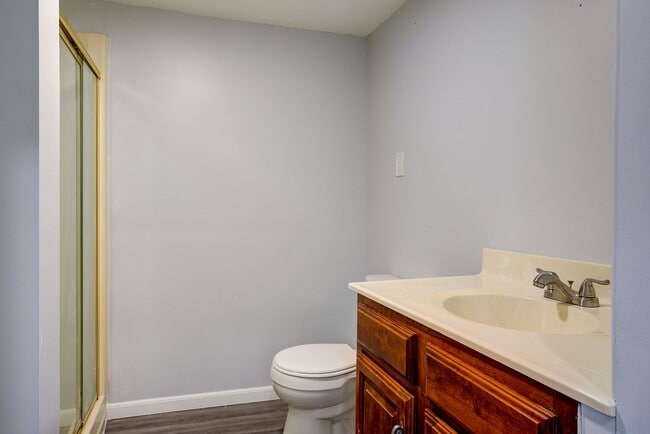 Building Photo - Very nice 4 bed 3 and a half bath home close to Boone Lake