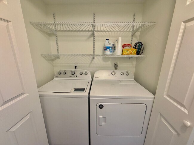 Building Photo - Fully Furnished 3BR Townhome – $500 Move-In Credit