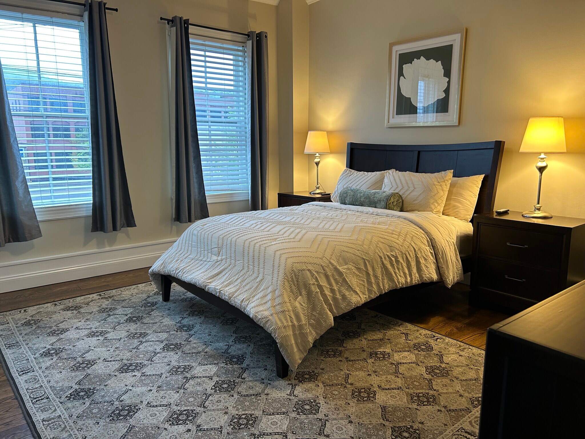 Building Photo - 22 E Market St