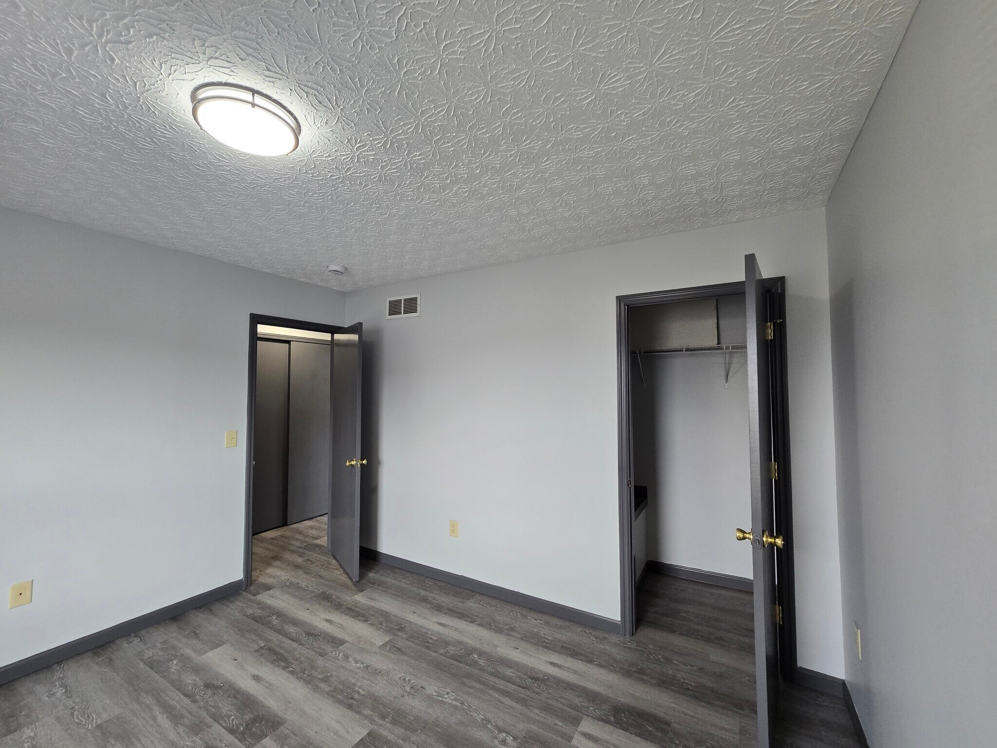 Building Photo - 6048 Trowbridge Way
